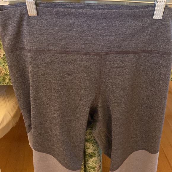 Old Navy active go dry, beautiful gray workout pants - Picture 2 of 3